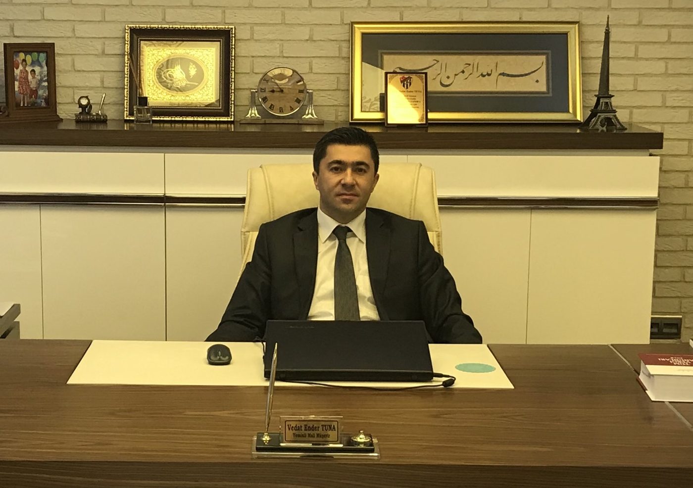 Dr. Vedat Ender Tuna